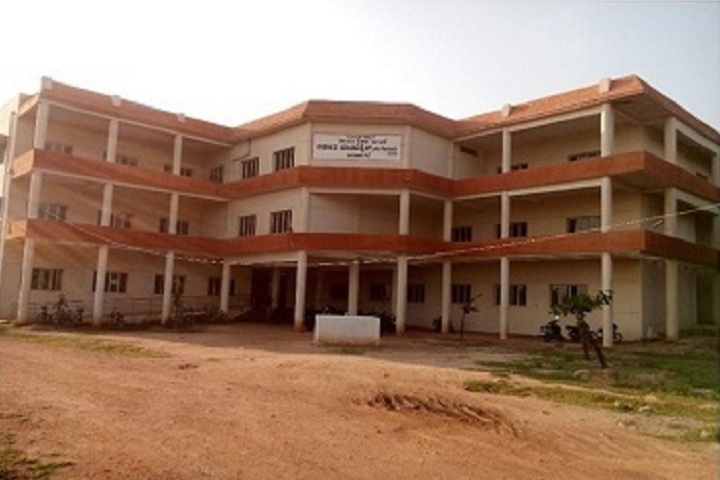 https://cache.careers360.mobi/media/colleges/social-media/media-gallery/11745/2019/3/11/College View of Government Polytechnic Lingasugur_Campus-View.jpg